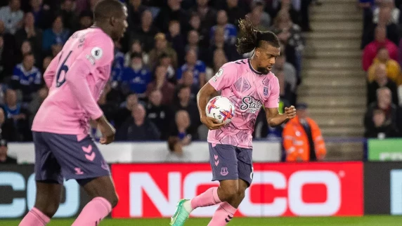 Alex Iwobi rescues point for Everton in draw at relegation rivals Leicester