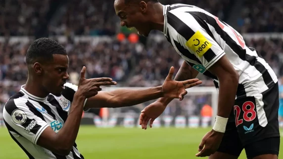 Rampant Newcastle make major top-four statement with Tottenham mauling