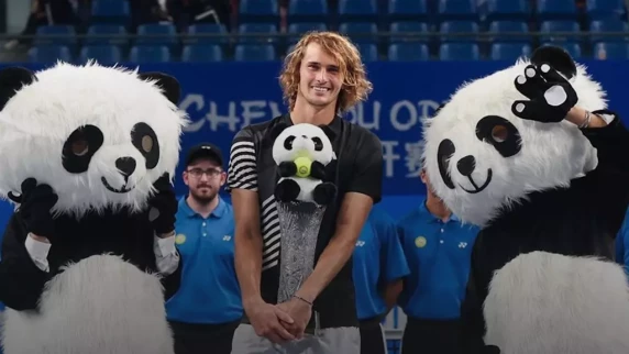 Alexander Zverev rallies from verge of defeat to win Chengdu Open