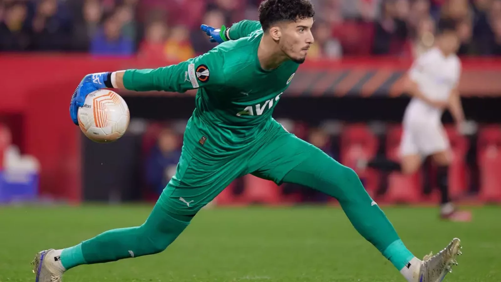 Manchester United enter talks to sign Fenerbahce goalkeeper Altay