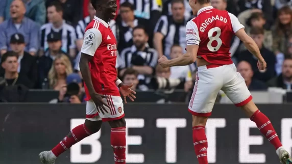 Arsenal keep title bid alive with hard-fought victory at Newcastle