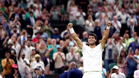 Carlos Alcaraz defeats Matteo Berrettini to reach first Wimbledon quarterfinal