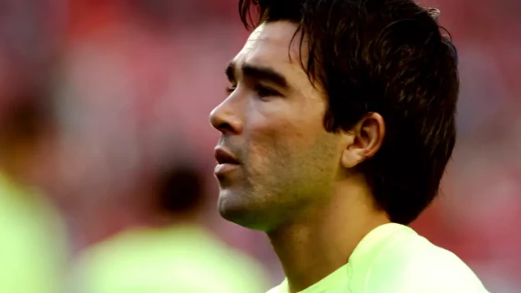 Barcelona appoint former player Deco as club's new sporting director