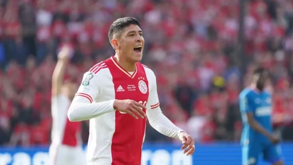 Borussia Dortmund make €35m bid for Ajax midfielder Edson Alvarez