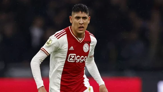 Borussia Dortmund agrees personal terms with Ajax midfielder Edson Alvarez