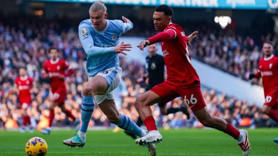 Trent Alexander-Arnold scores late equaliser as Liverpool draw at Man City