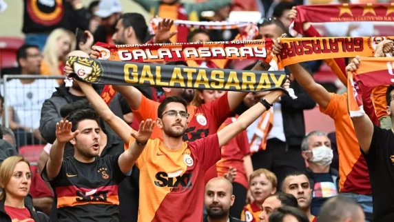 Mike Phelan warns Man Utd about Galatasaray's 'Welcome to Hell' atmosphere