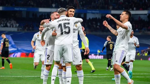 Real Madrid leave it late to beat Osasuna to close gap on Barcelona
