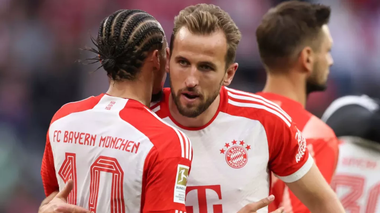 Record-breaking Harry Kane helps fire Bayern Munich to top of Bundesliga