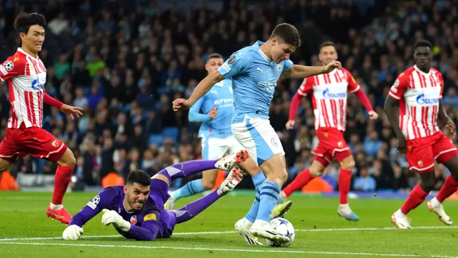 Julian Alvarez shines as Man City start Champions League title defence ...