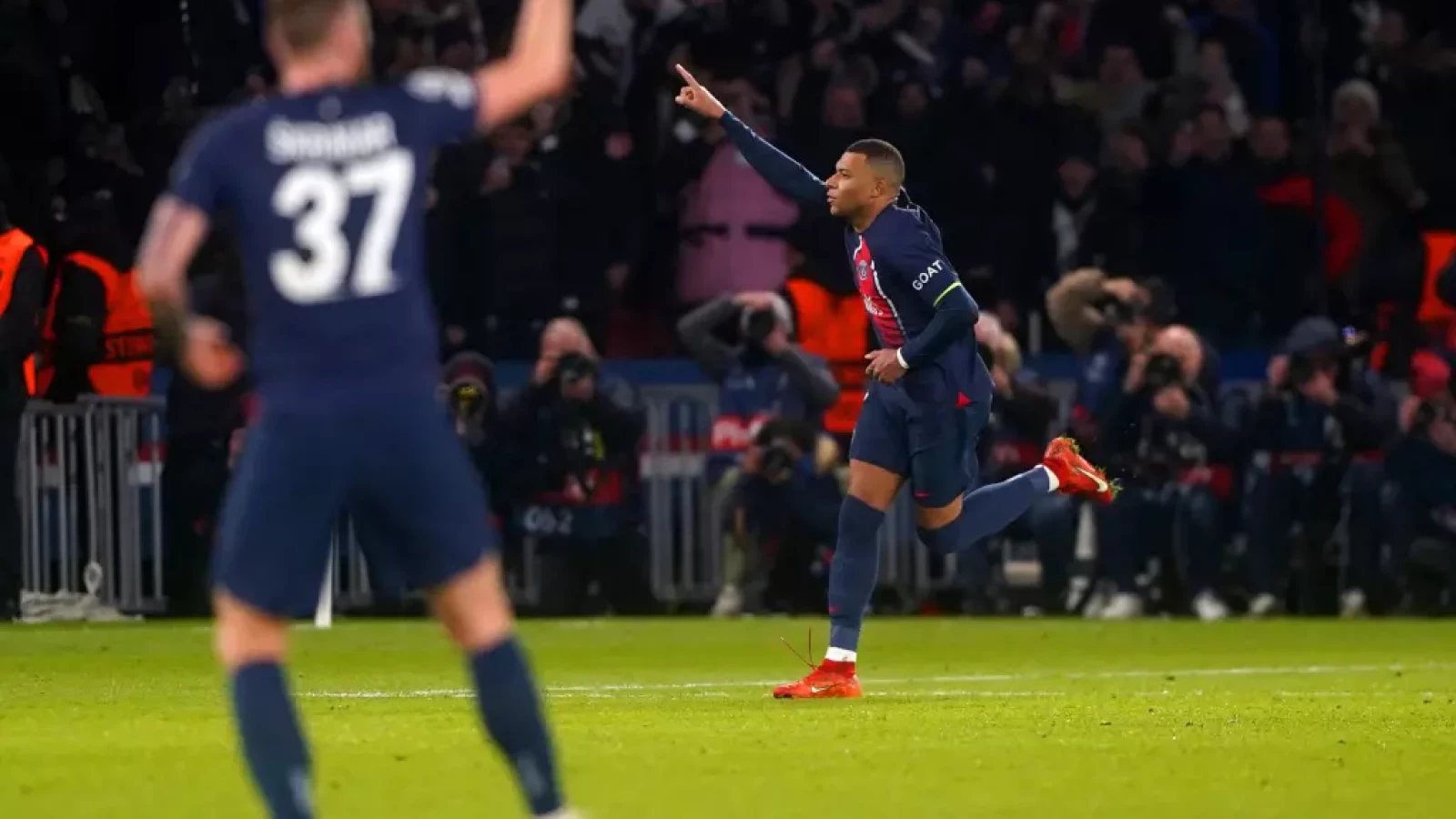 Paris Saint-Germain 1-1 Newcastle United - Controversial late Kylian Mbappe  penalty denies visitors famous win - Eurosport