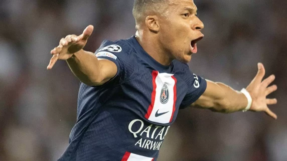 Kylian Mbappe tells Paris St Germain he will not extend his contract – reports