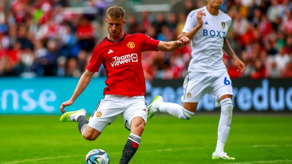 Mason Mount makes Manchester United debut with win over Leeds