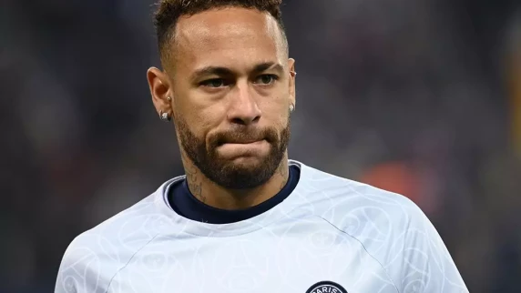 PSG condemn fans who chanted for Neymar to leave club outside his house