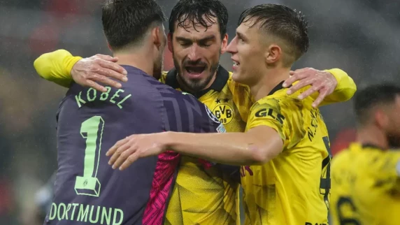 Dortmund's Gregor Kobel applauds team effort in win over Newcastle