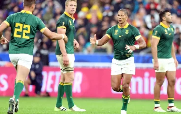 Handre Pollard coming on to replace Manie Libbok at the Rugby World Cup