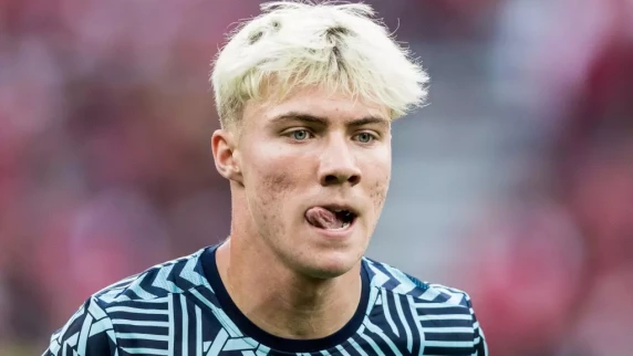 Manchester United look set to secure striker Rasmus Hojlund from Atalanta