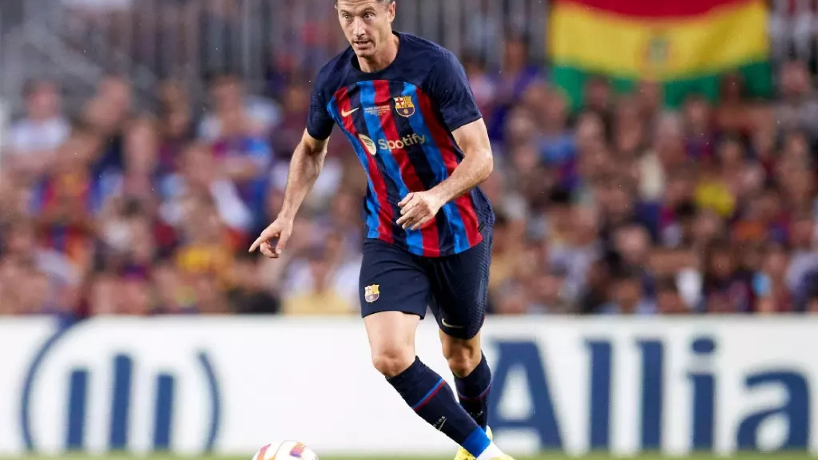 Barcelona's Xavi Hernandez confident in Robert Lewandowski's form ...