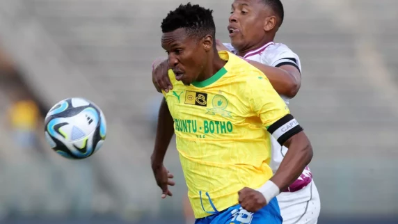 Mamelodi Sundowns through to MTN8 semi-finals after Andile Jali red card