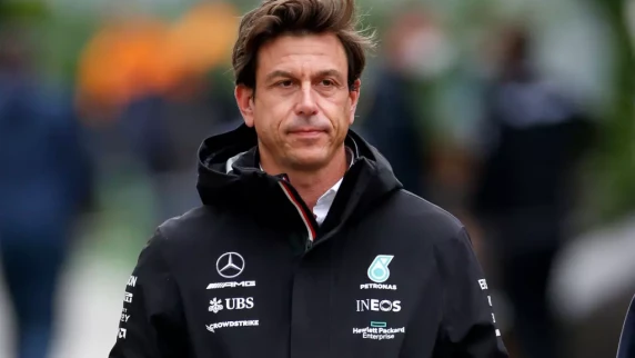 Mercedes boss Toto Wolff considers joining Sir Jim Ratcliffe in Man Utd bid