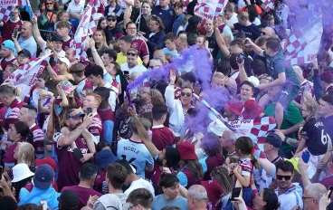 1024x768_west-ham-fans