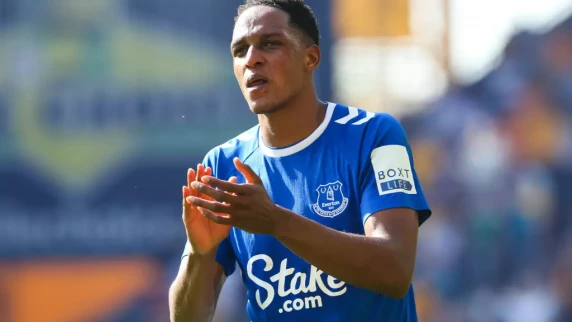 Yerry Mina signs for Fiorentina after Everton release