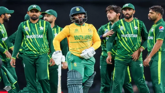 Pakistan keep slim World Cup hopes alive with South Africa win