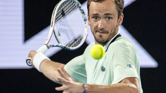 Daniil Medvedev continues fine form by reaching fifth straight final in Miami