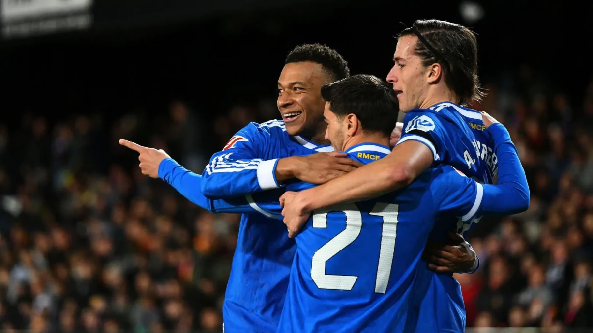 Real Madrid keep pace with Barcelona in LaLiga race after Valencia win Real Madrid keep pace with Barcelona in LaLiga race after Valencia win