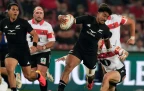 New-Zealand-Emoni-Narawa-challenged-by-Lions-Nico-Steyn---Alamy-202616.webp