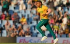 Proteas-fast-bowler-Ottneil-Baartman-in-action---Alamy-202616.webp