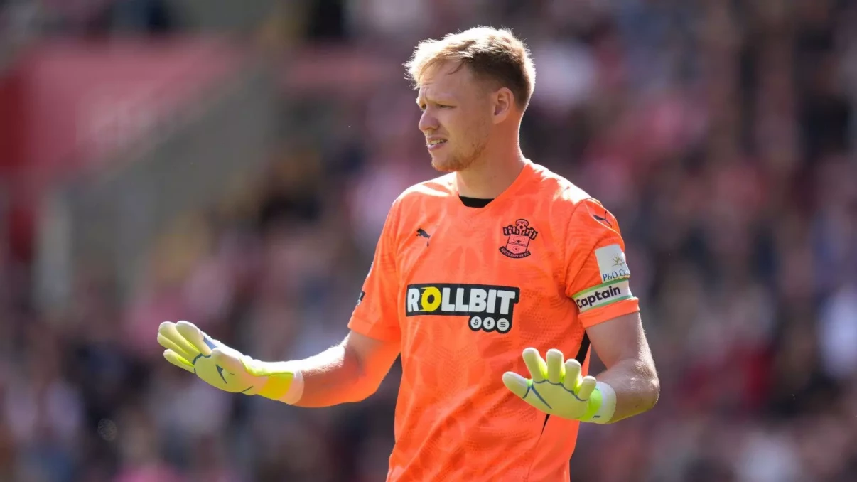 Aaron Ramsdale in talks with West Ham as Premier League return looms