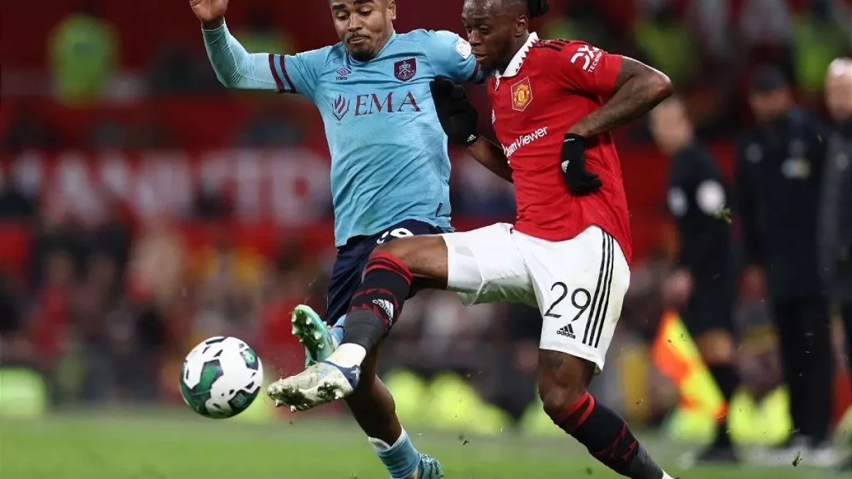 Erik ten Hag: Aaron Wan-Bissaka has a bright future at Man Utd