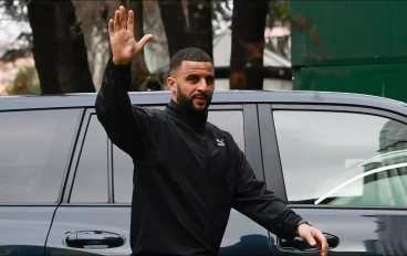 ac-milan-s-new-signing-kyle-walker-arrives-at-the-clinica-madonnina-in-milan16