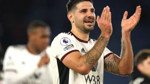 Aleksandar Mitrovic effort enough as Fulham boost European charge at Leicester