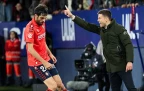 alejandro-catena-of-osasuna-and-coach-alessio-lisci-12-may-202616.webp