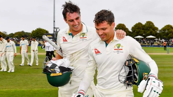 Alex Carey hangs on to guide Australia to Test series win over New Zealand