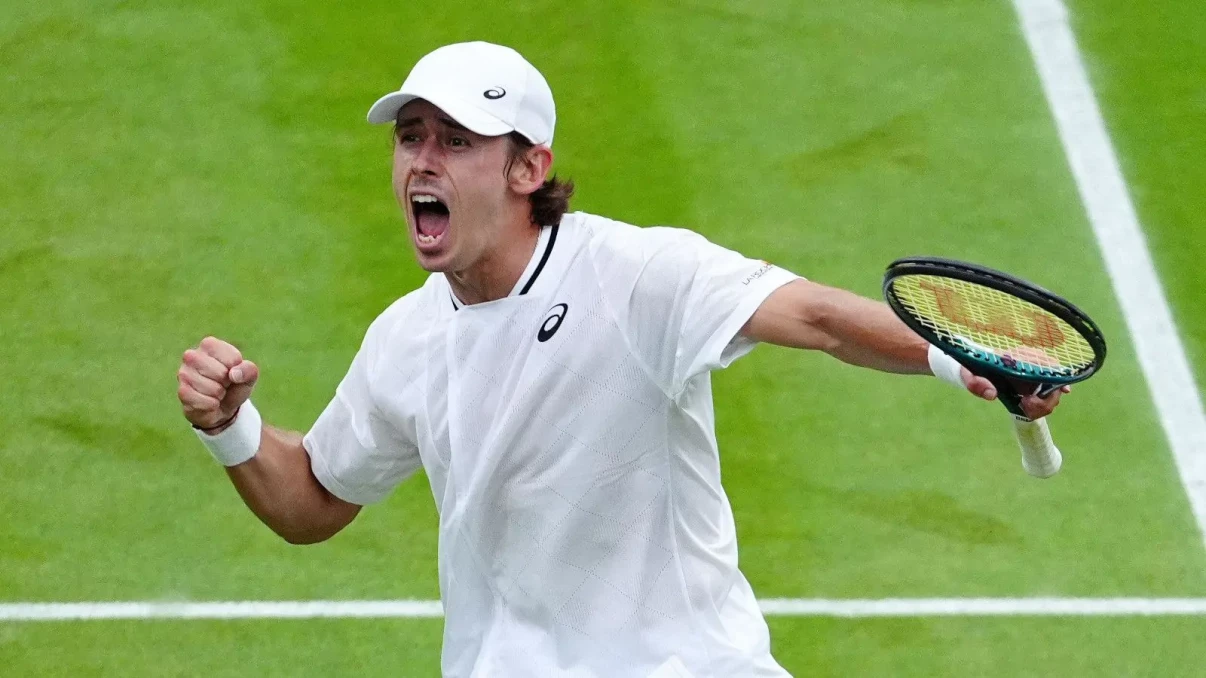 Alex de Minaur comes through tough battle to reach fourth round at Wimbledon Alex de Minaur comes through tough battle to reach fourth round at Wimbledon