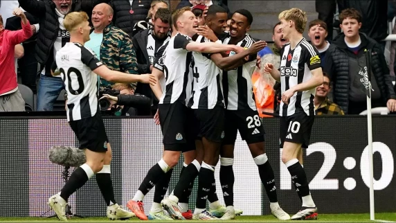 Newcastle power past Arsenal as Gunners' title hopes fade