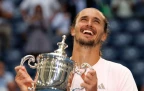 alexander-zverev-2026-us-open-trophy-alamy16.webp