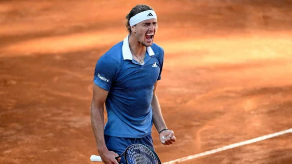 Alexander Zverev reaches French Open final four in fine style