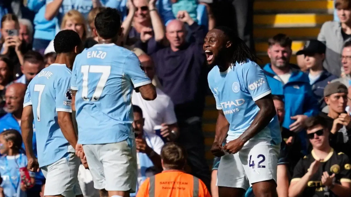 Defence optional as Man City defeat Sunderland in eight goal thriller Defence optional as Man City defeat Sunderland in eight goal thriller