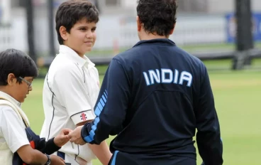 arjun-tendulkar-with-sachin-training-jpg