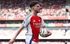 arsenal-midfielder-declan-rice-holding-the-ball16.webp