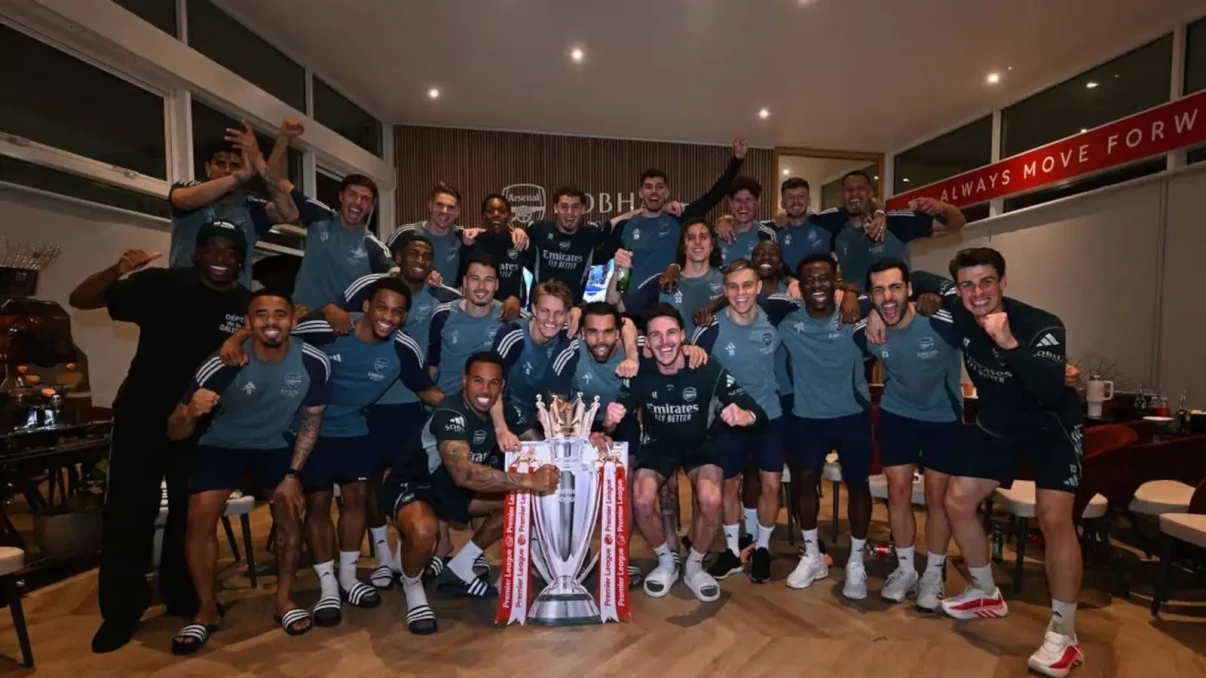 Bukayo Saka leads Arsenal's title celebrations as Gunners silence 'bottlers' taunt Bukayo Saka leads Arsenal's title celebrations as Gunners silence 'bottlers' taunt