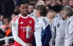 arsenal-s-gabriel-leaves-the-game-after-picking-up-an-injury-1-october-202516.webp