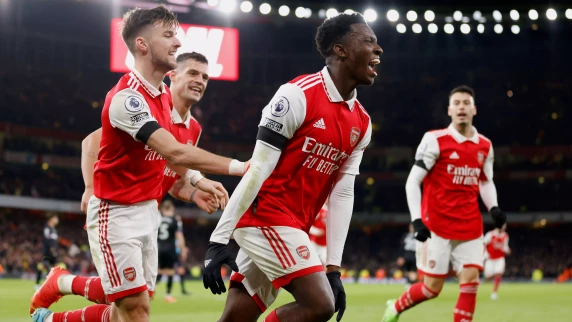 Arsenal dig deep to beat West Ham and move seven points clear at top