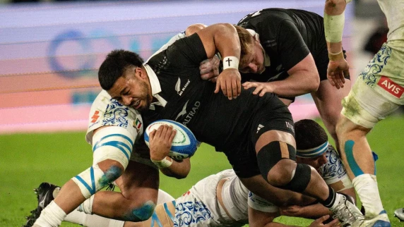 All Blacks battle past valiant Italy side in Turin