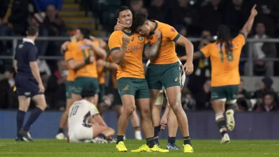 Australia strike late to record stunning victory over England at Twickenham