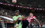 barcelona-s-lamine-yamal-and-athletic-bilbao-s-yuri-berchiche-fight-for-the-ball16.webp